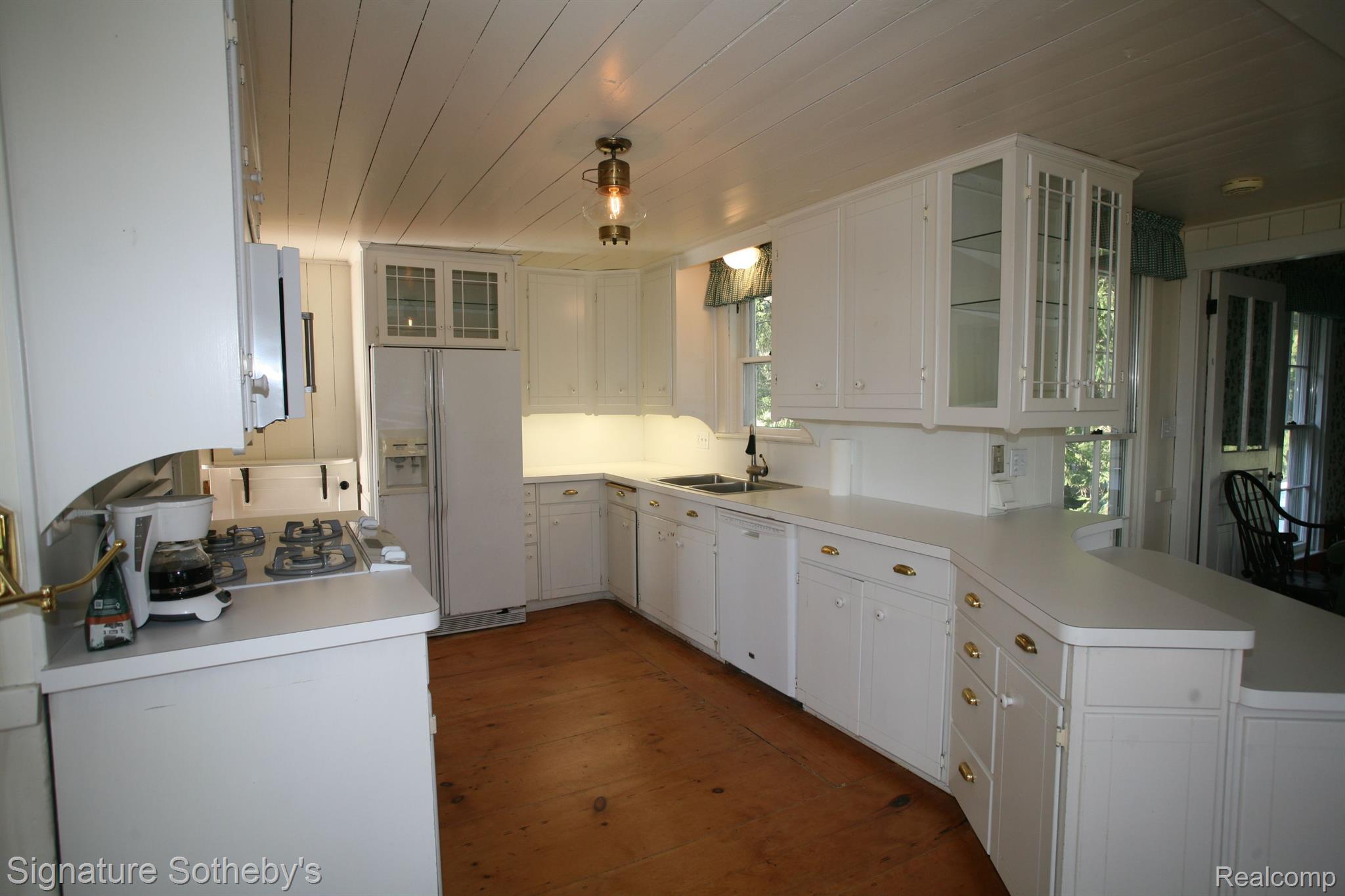 7350 Oakhill Road Clarkston, MI 48348 - Photo 12 of 72 White Kitchen with Lots of Cupboards and Counters!
