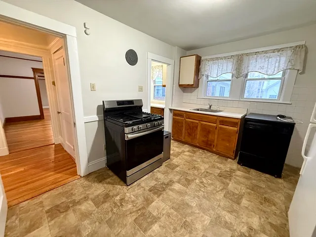 $2,400 | 12 Keenan Street, Unit 2, Watertown, MA 02472