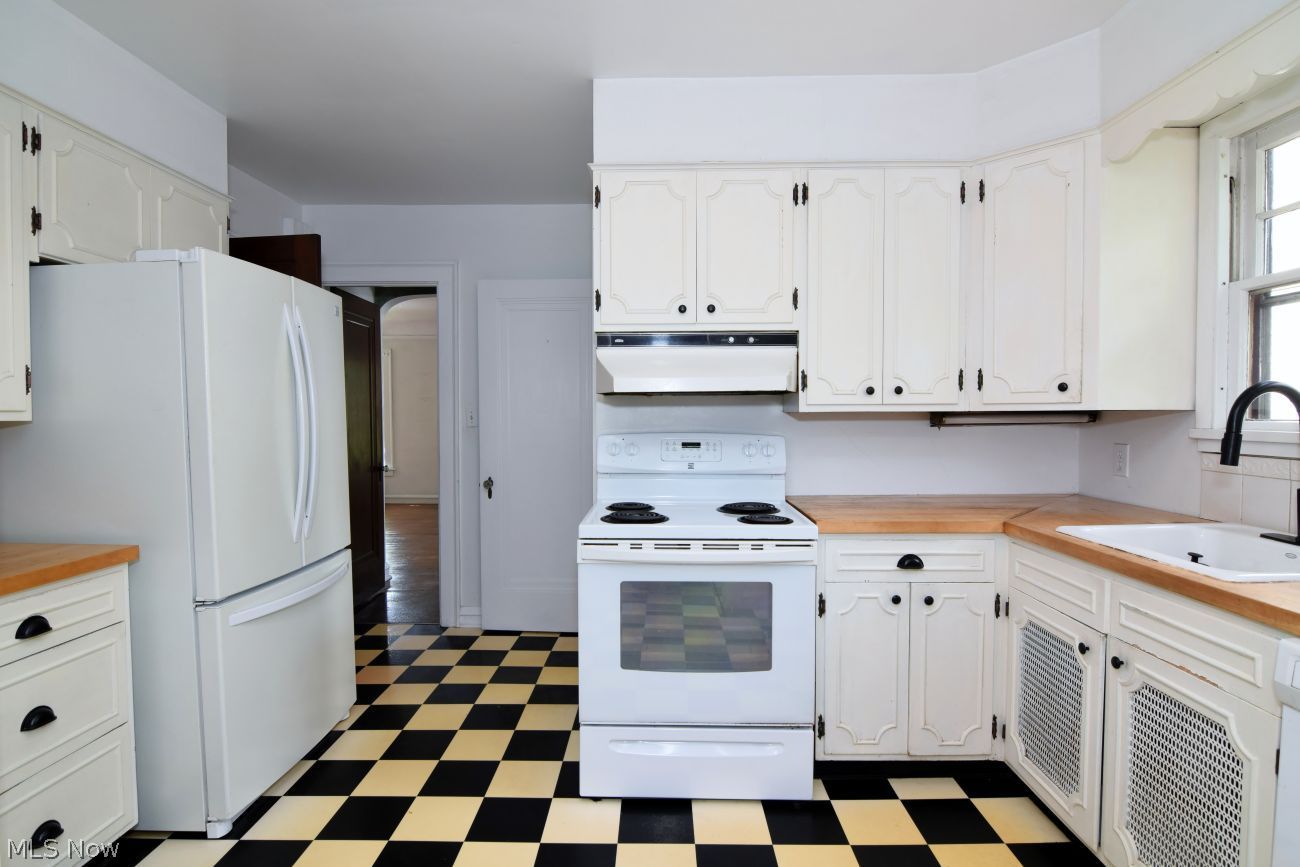 3549 Cedarbrook Road University Heights, OH 44118 - Photo 17 of 47 Kitchen