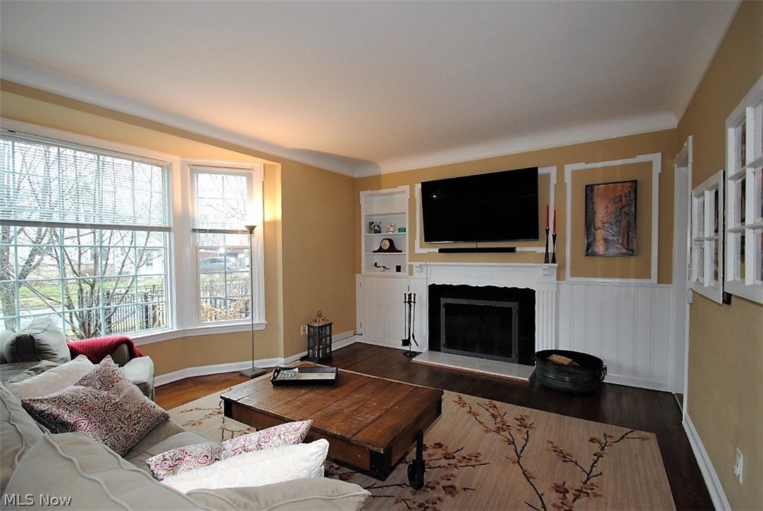 2247 Fenwick Road Cleveland, OH 44118 - Photo 4 of 31 Gallery Image 4