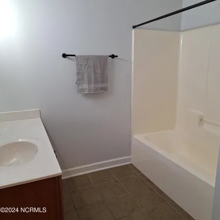 $2,300 | 1607 Shoreline Place, Wilmington, NC 28403