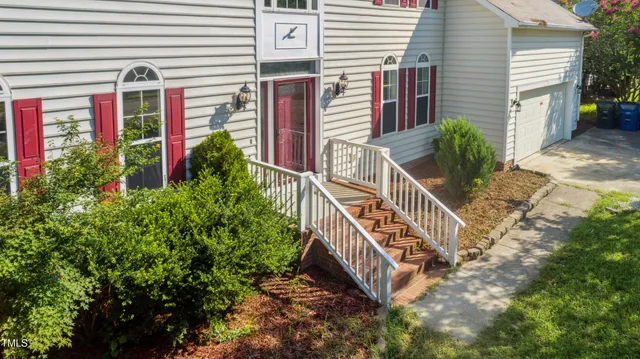 a house view with a outdoor space