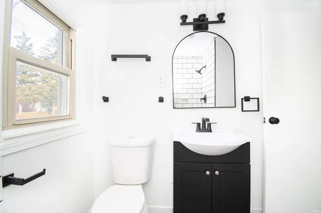 $204,900 | 814 South Main Street, Kendallville, IN 46755