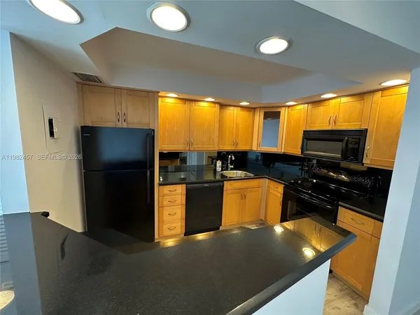 $2,900 | 200 Southeast 15th Road, Unit 15H, Miami, FL 33129
