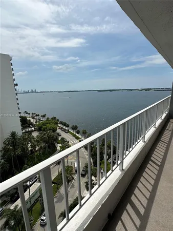 $2,900 | 200 Southeast 15th Road, Unit 15H, Miami, FL 33129