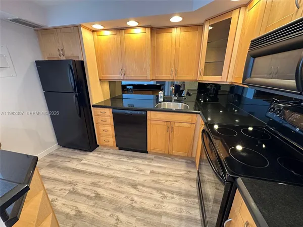 $2,900 | 200 Southeast 15th Road, Unit 15H, Miami, FL 33129
