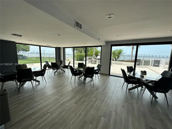 $2,900 | 200 Southeast 15th Road, Unit 15H, Miami, FL 33129