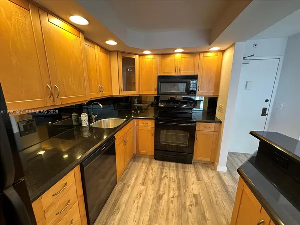 $2,900 | 200 Southeast 15th Road, Unit 15H, Miami, FL 33129