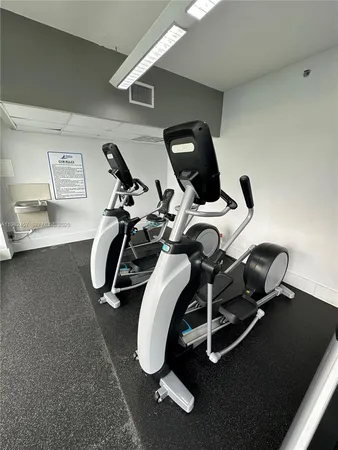 $2,900 | 200 Southeast 15th Road, Unit 15H, Miami, FL 33129