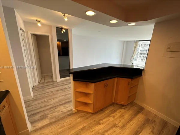 $2,900 | 200 Southeast 15th Road, Unit 15H, Miami, FL 33129