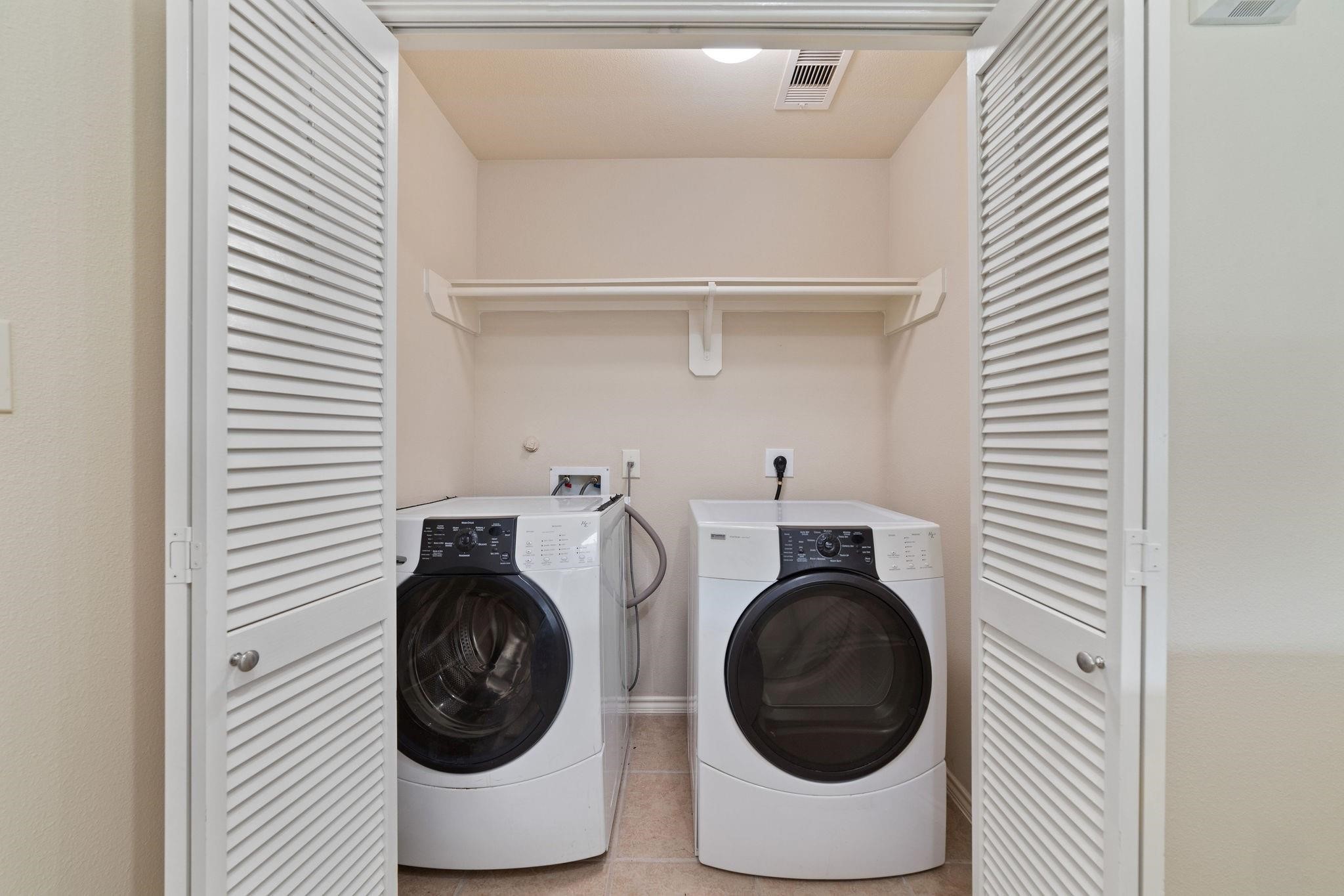 14923 Tuttle Point Drive Houston, TX 77082 - Photo 14 of 24 a utility room with dryer and washer