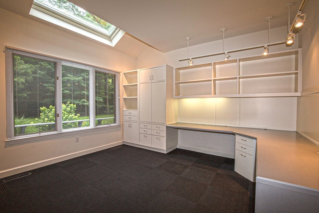 127 Ashford Road Longmeadow, MA 01106 - Photo 14 of 42 Gallery Image 14