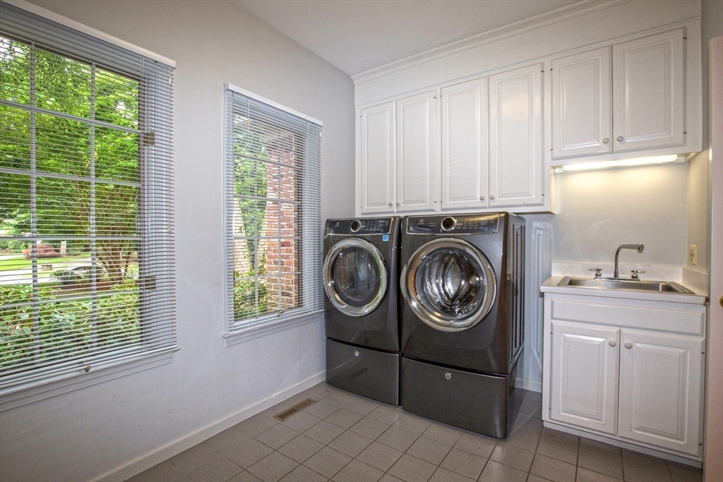 127 Ashford Road Longmeadow, MA 01106 - Photo 16 of 42 Gallery Image 16