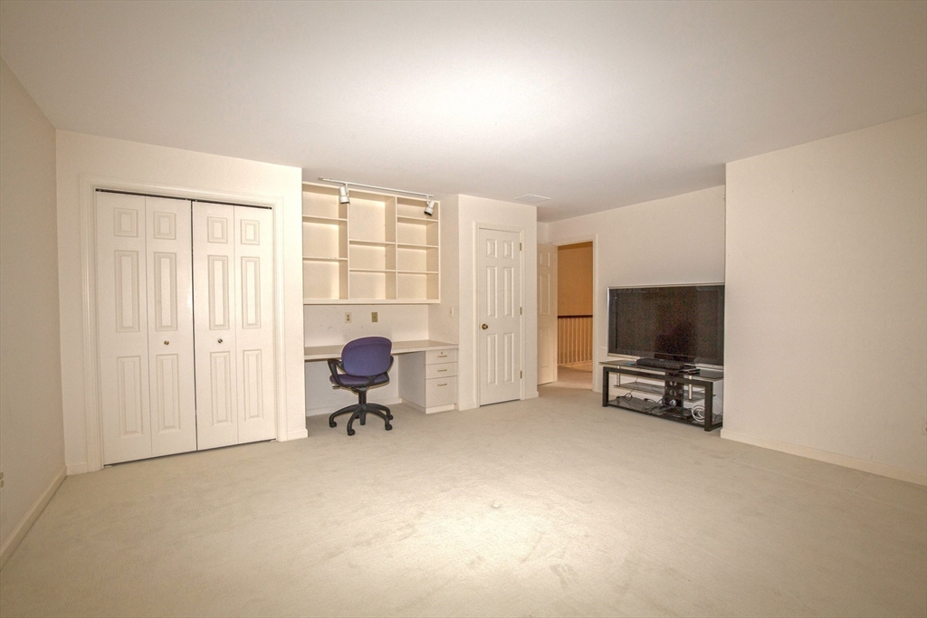 127 Ashford Road Longmeadow, MA 01106 - Photo 25 of 42 Gallery Image 25