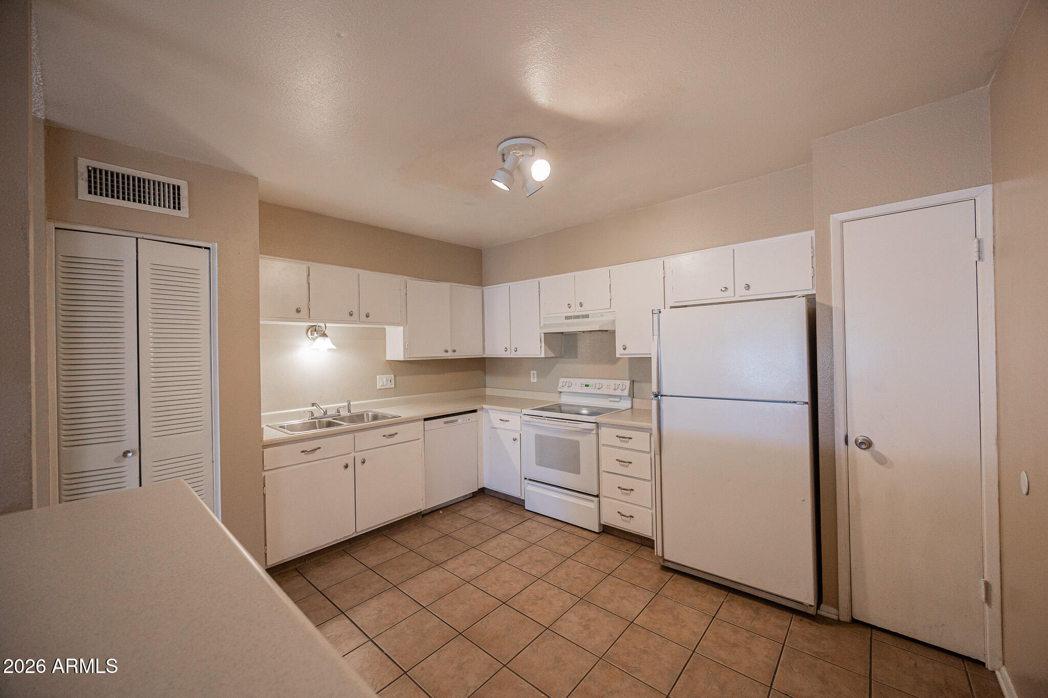 720 South Dobson Road, Unit 10 Mesa, AZ 85202 - Photo 13 of 22 B33A5636