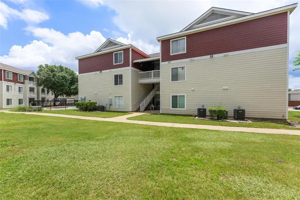 $1,950 | 527 Southwest Parkway, Unit 303, College Station, TX 77840