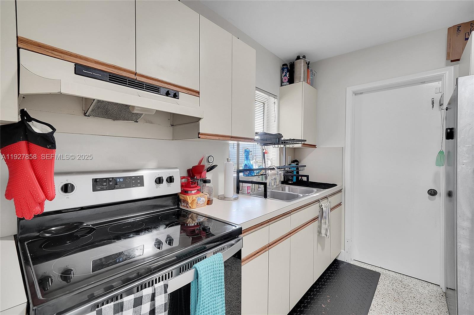 10340 Southwest 157th Street Miami, FL 33157 - Photo 10 of 44