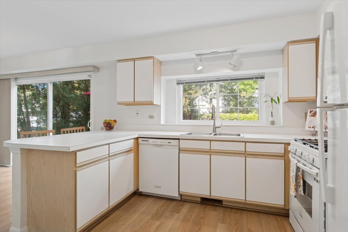 305 Cane Garden Circle, Unit 305 Aurora, IL 60504 - Photo 12 of 20 a kitchen with a sink stove and cabinets
