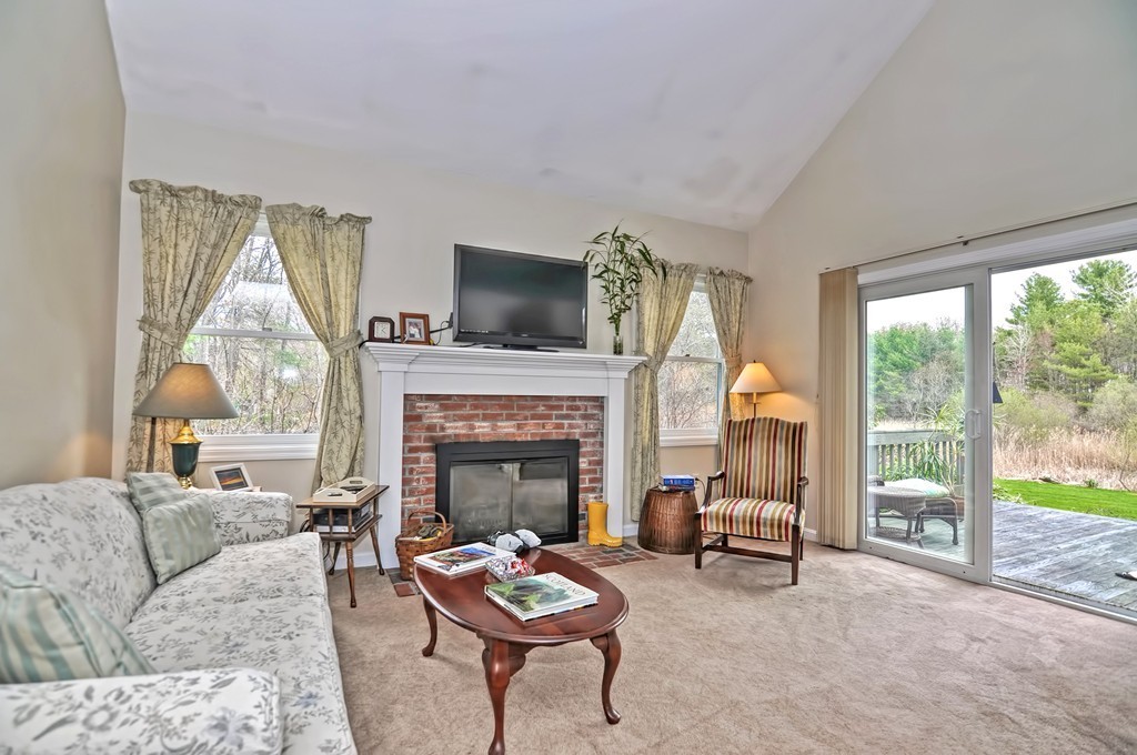 8 Stanley Road Medway, MA 02053 - Photo 5 of 29 Gallery Image 5