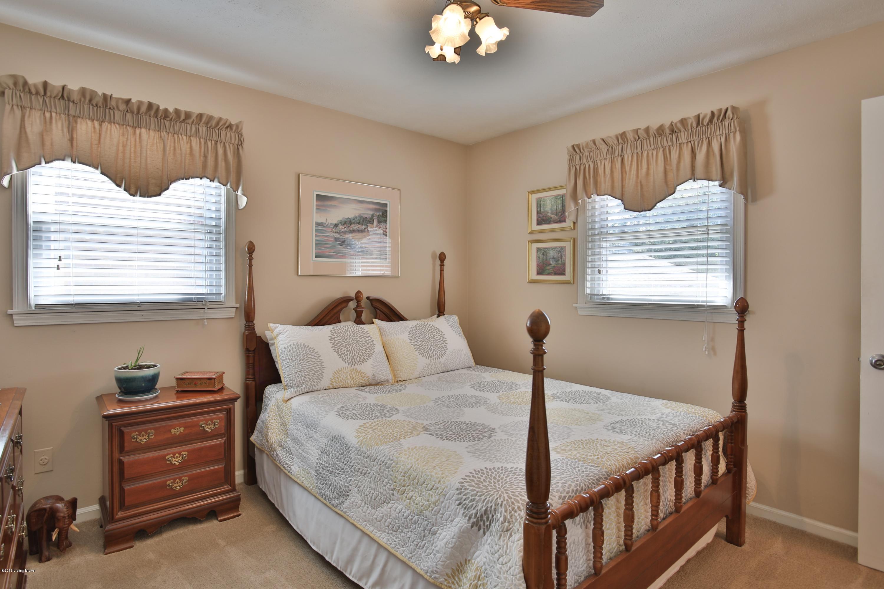 1052 Runell Road Louisville, KY 40214 - Photo 22 of 39 1-36