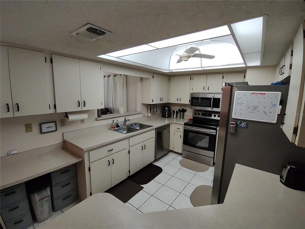 8750 Southwest 116th Place Road Ocala, FL 34481 - Photo 9 of 28 Gallery Image 9