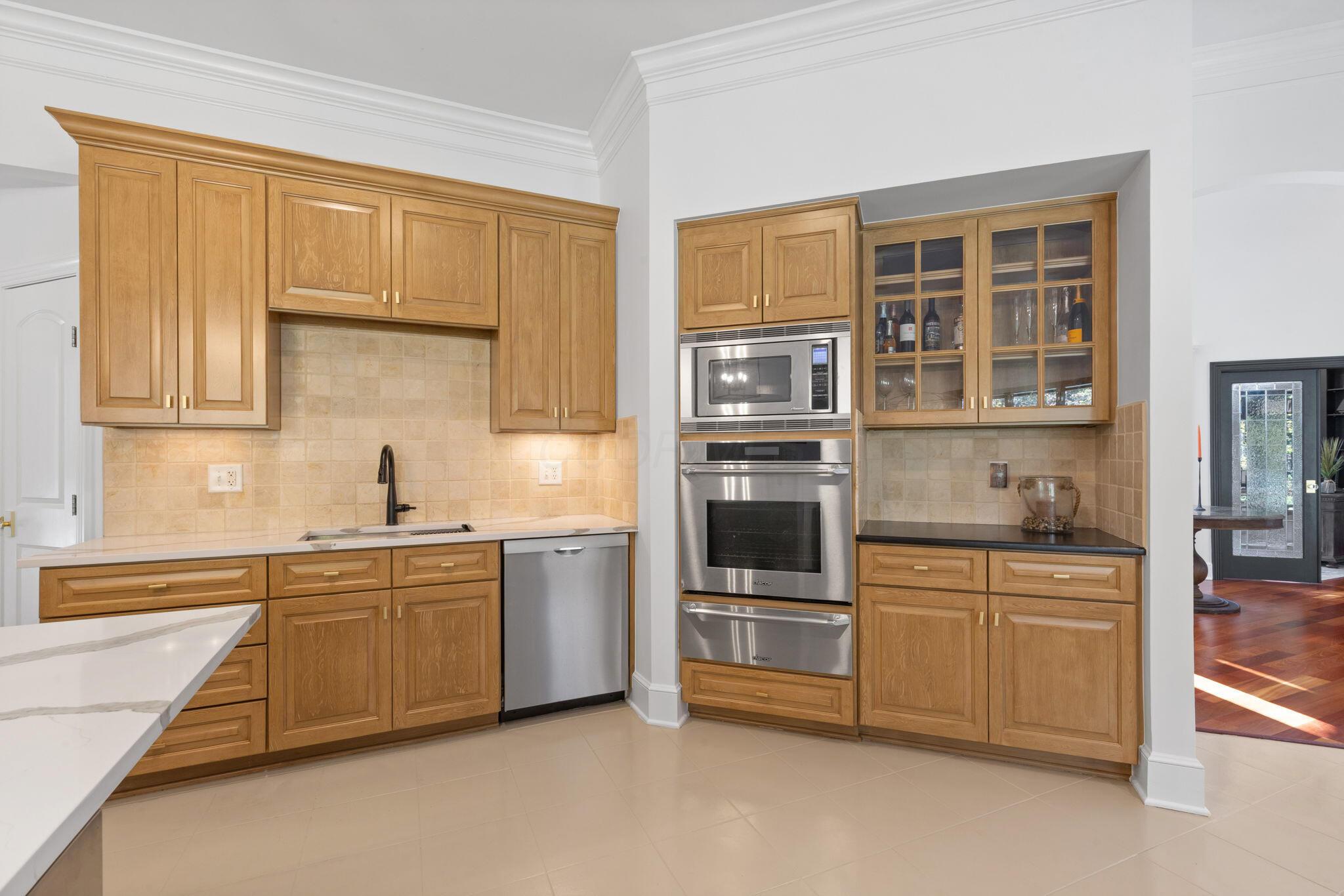 6999 Red Bank Road Galena, OH 43021 - Photo 17 of 72 Kitchen