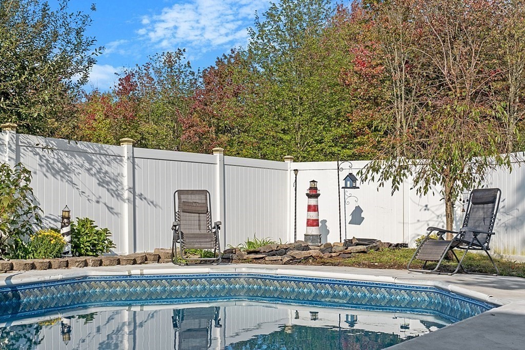 107 Edgemere Road Lynn, MA 01904 - Photo 14 of 42 Gallery Image 14