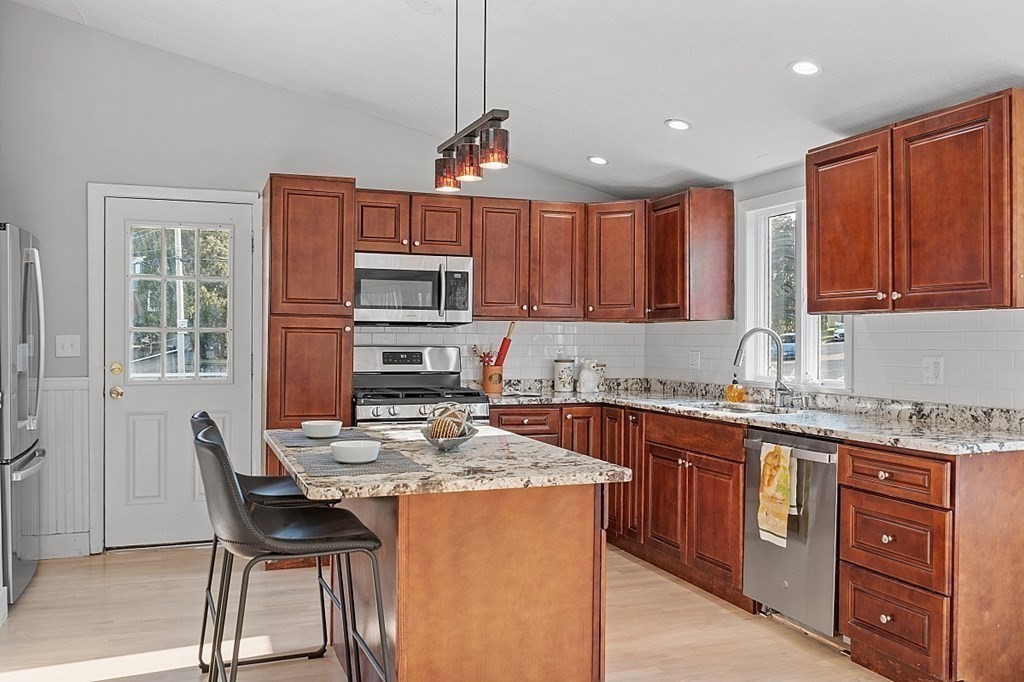 107 Edgemere Road Lynn, MA 01904 - Photo 3 of 42 Gallery Image 3