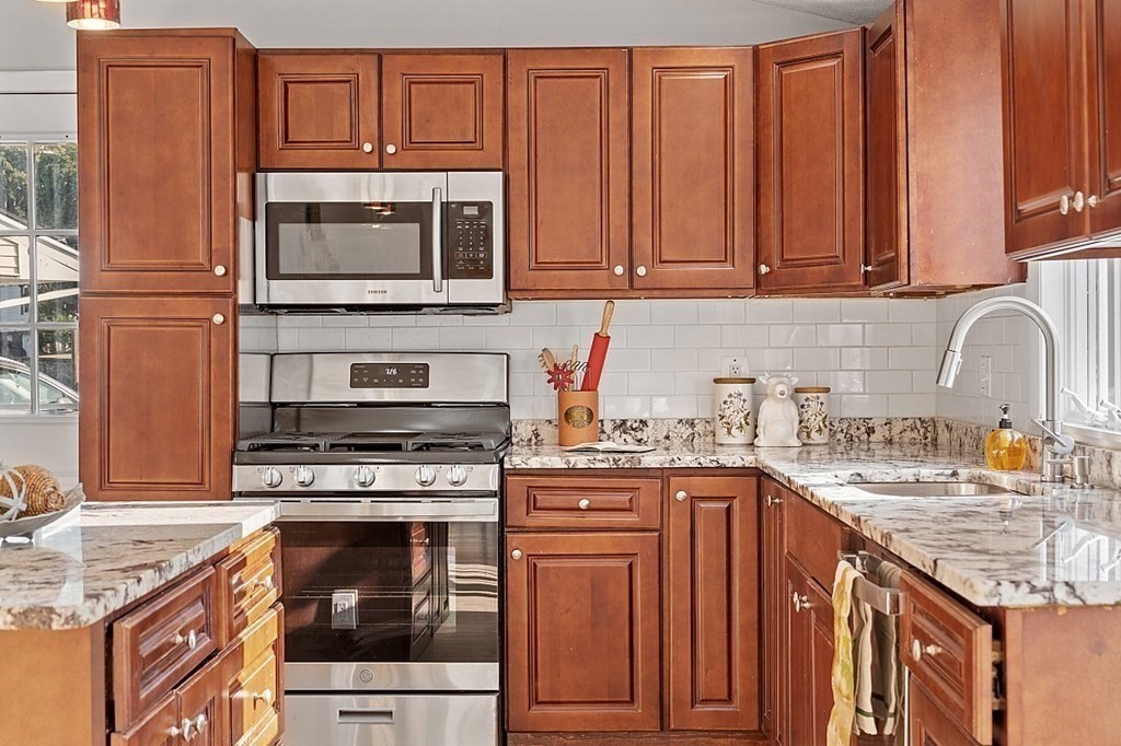 107 Edgemere Road Lynn, MA 01904 - Photo 4 of 42 Gallery Image 4