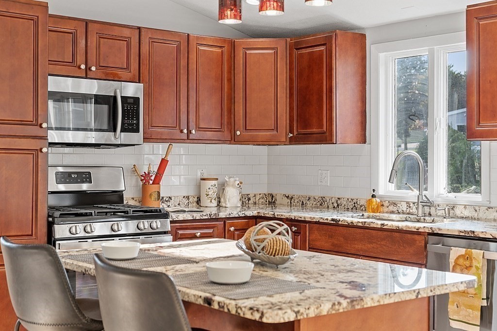 107 Edgemere Road Lynn, MA 01904 - Photo 5 of 42 Gallery Image 5