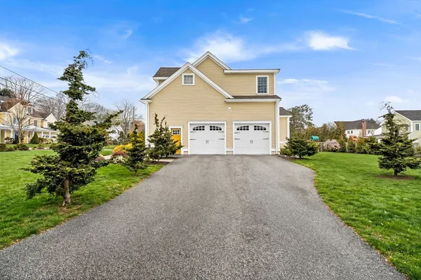 a view of a house with a yard
