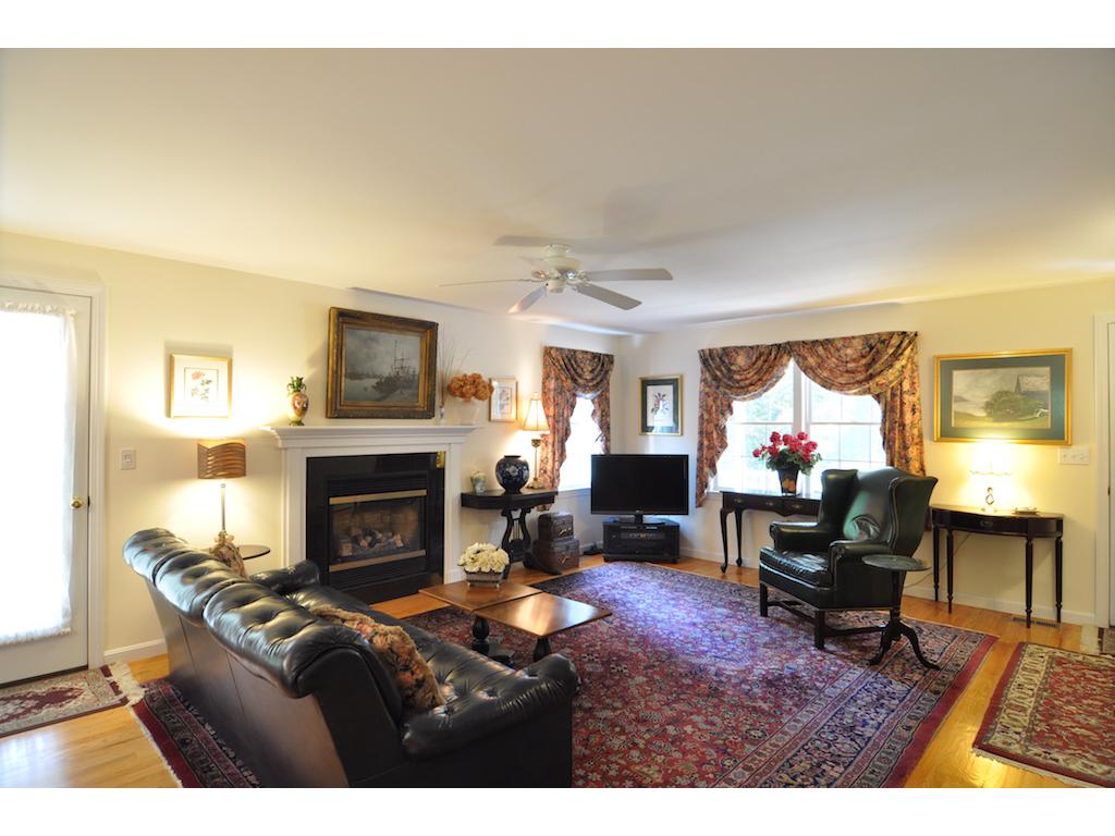 243 Dearborn Road Greenland, NH 03840 - Photo 4 of 18 Gallery Image 4