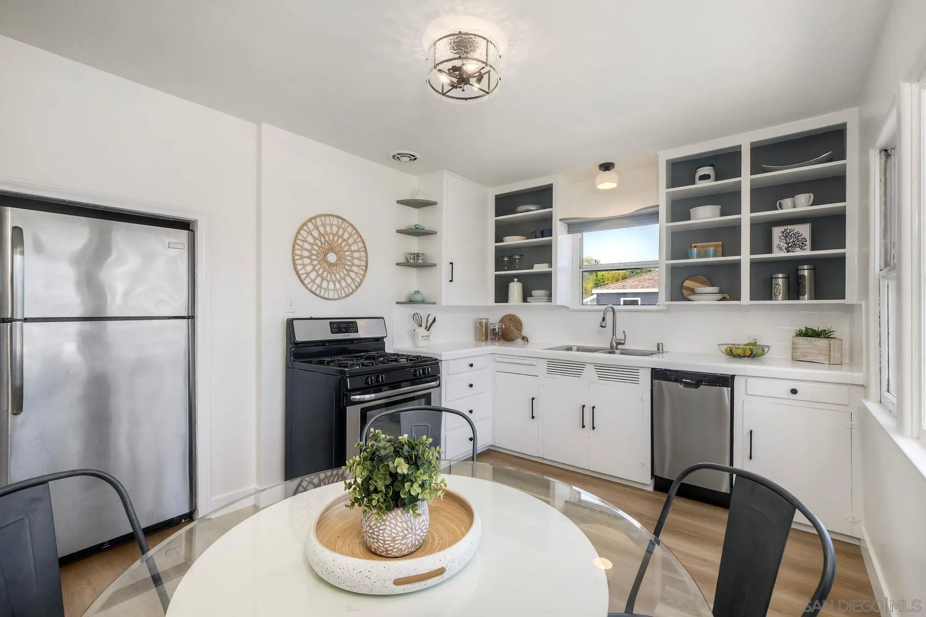 1027 Knowles Avenue Carlsbad, CA 92008 - Photo 11 of 42