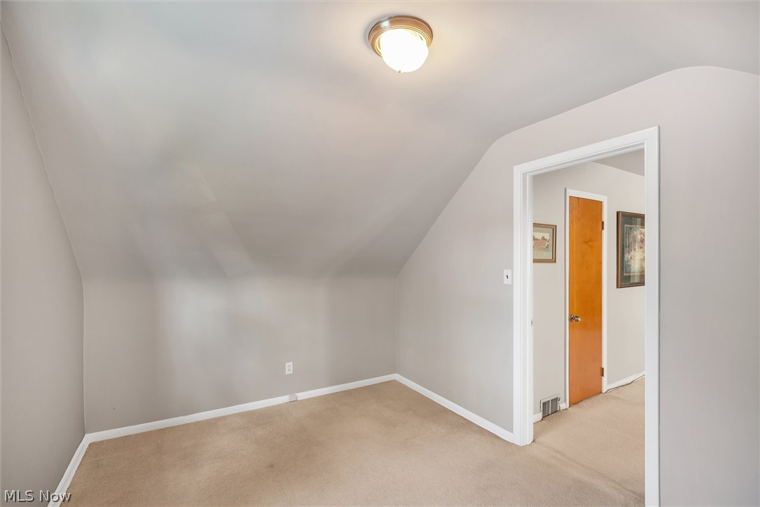 998 Learidge Road Cleveland, OH 44124 - Photo 11 of 20