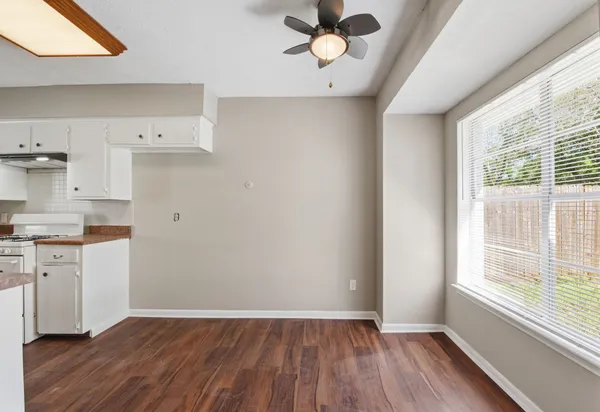 $1,700 | 3120 Royal Street, Baytown, TX 77521