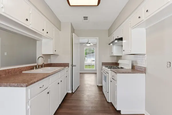 $1,700 | 3120 Royal Street, Baytown, TX 77521