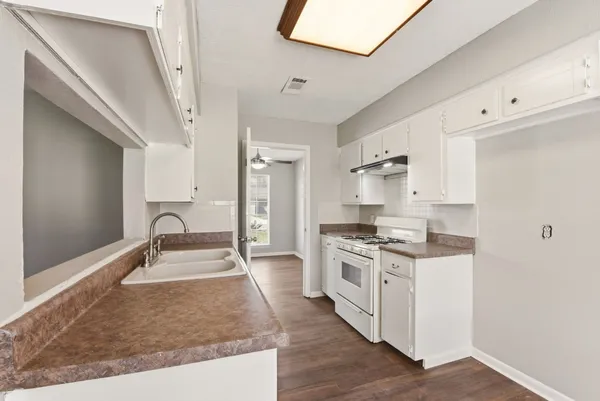 $1,700 | 3120 Royal Street, Baytown, TX 77521