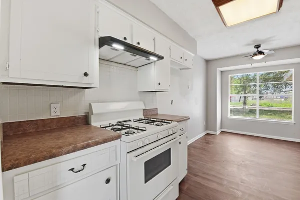 $1,700 | 3120 Royal Street, Baytown, TX 77521