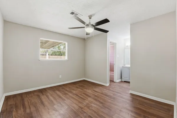 $1,700 | 3120 Royal Street, Baytown, TX 77521