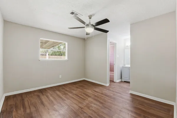 $1,700 | 3120 Royal Street, Baytown, TX 77521