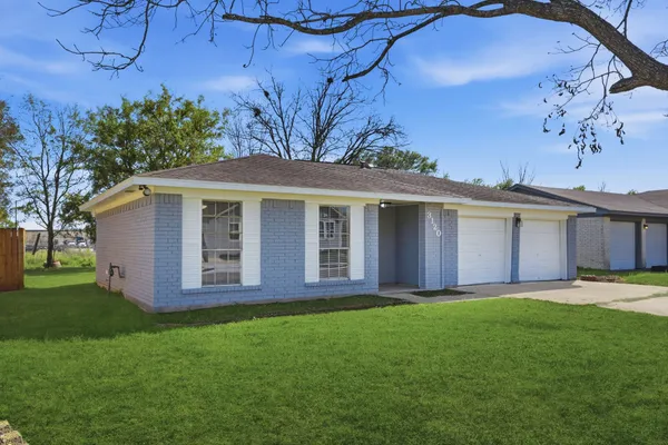 $1,700 | 3120 Royal Street, Baytown, TX 77521