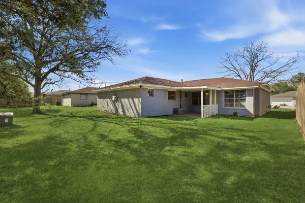 $1,700 | 3120 Royal Street, Baytown, TX 77521