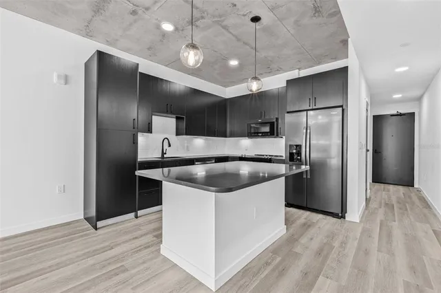 $2,617 | 221 Main Street North, Unit 1305, St. Petersburg, FL 33716