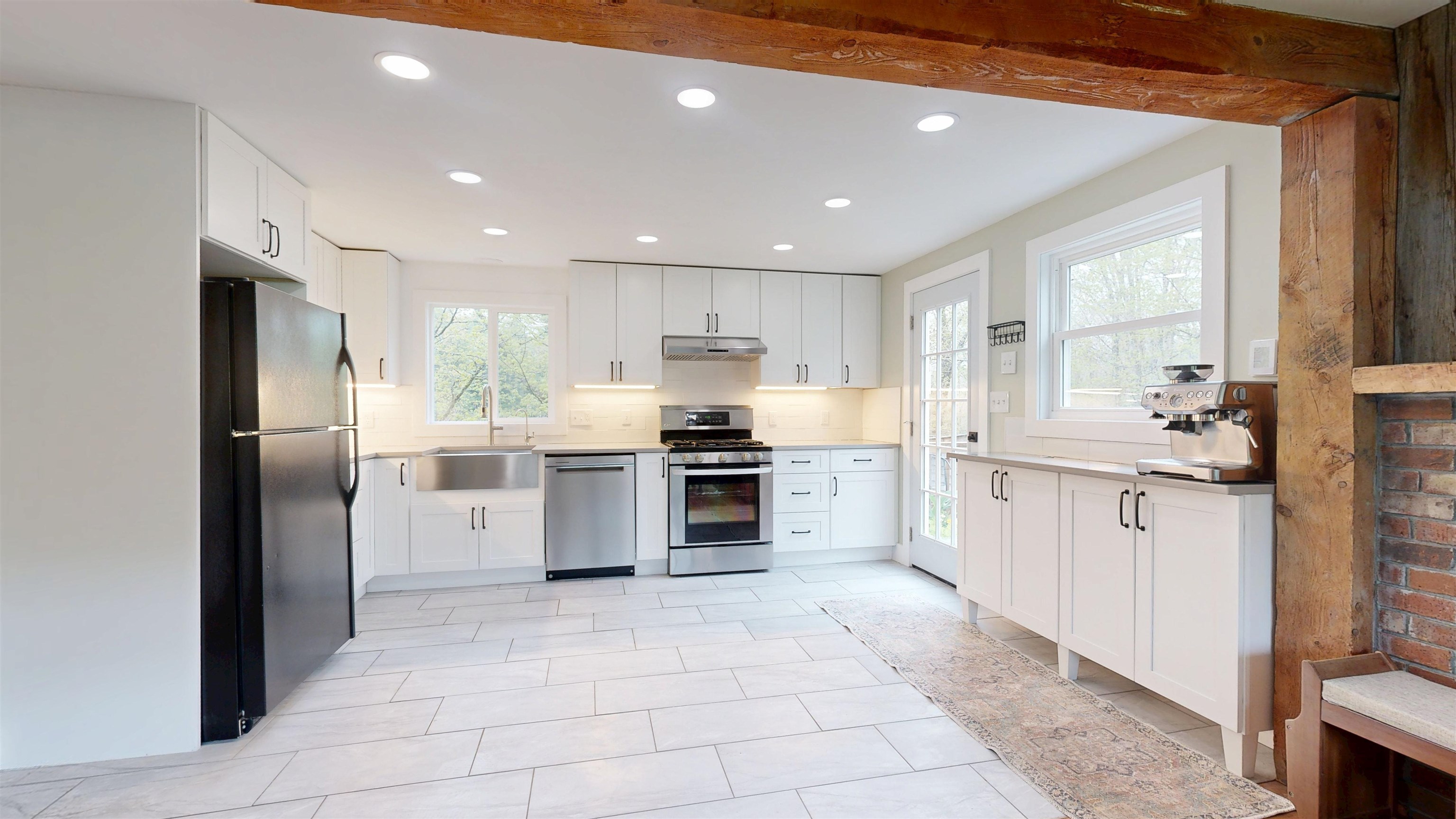 9248 Main Road Huntington, VT 05462 - Photo 5 of 26 Gallery Image 5