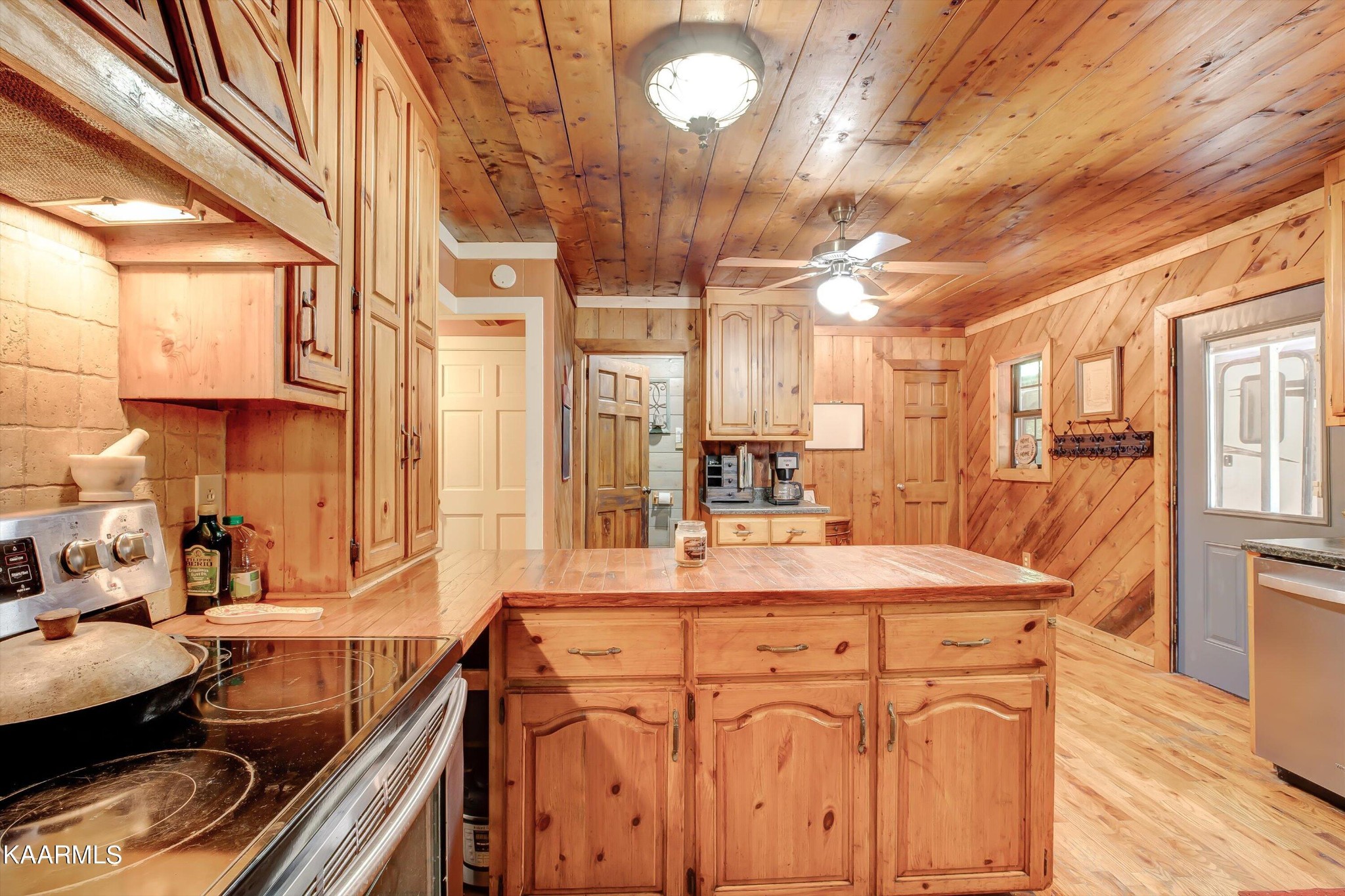 145 Powder House Road Clinton, TN 37716 - Photo 11 of 30 Gallery Image 11
