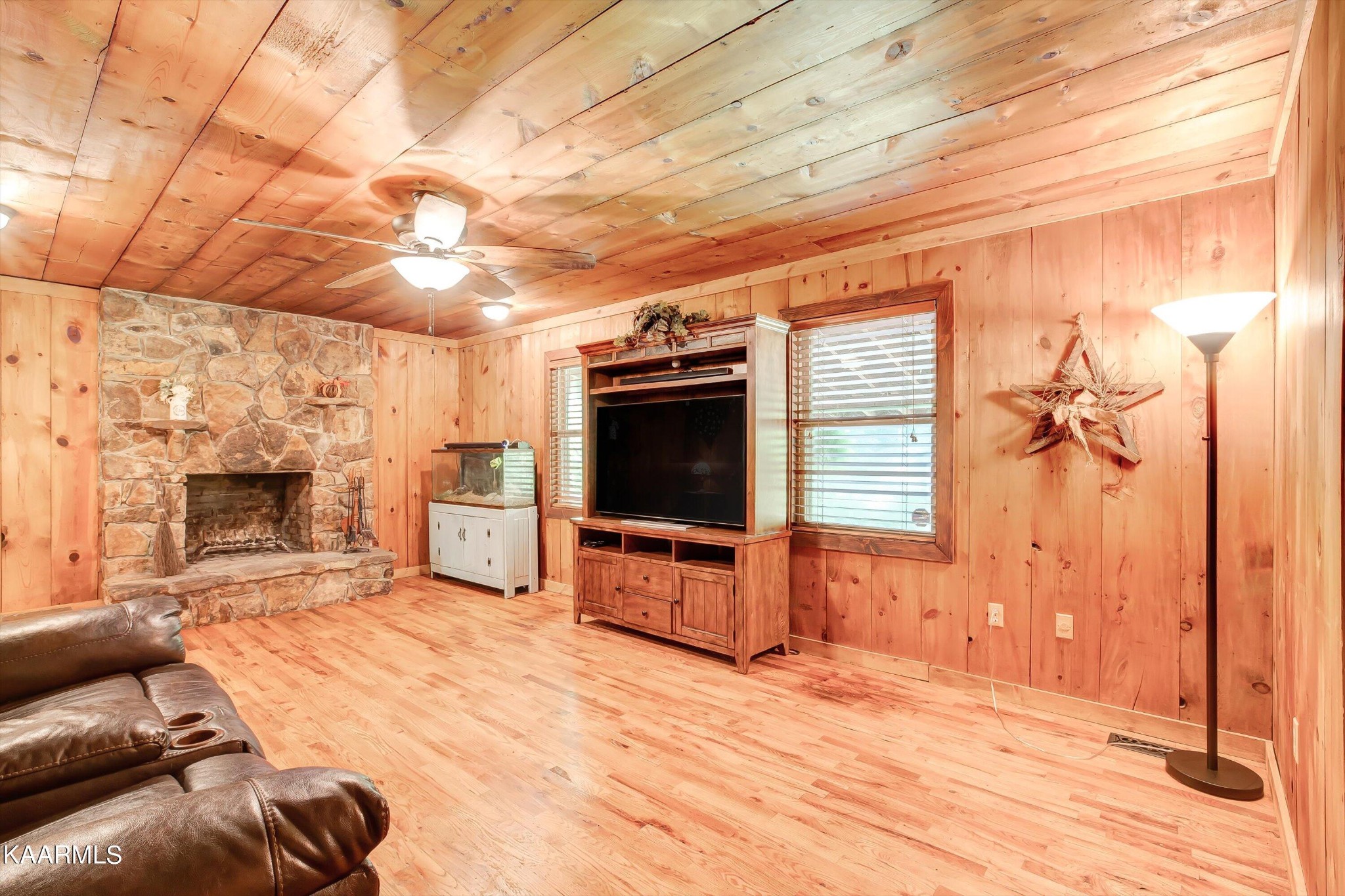 145 Powder House Road Clinton, TN 37716 - Photo 3 of 30 Gallery Image 3
