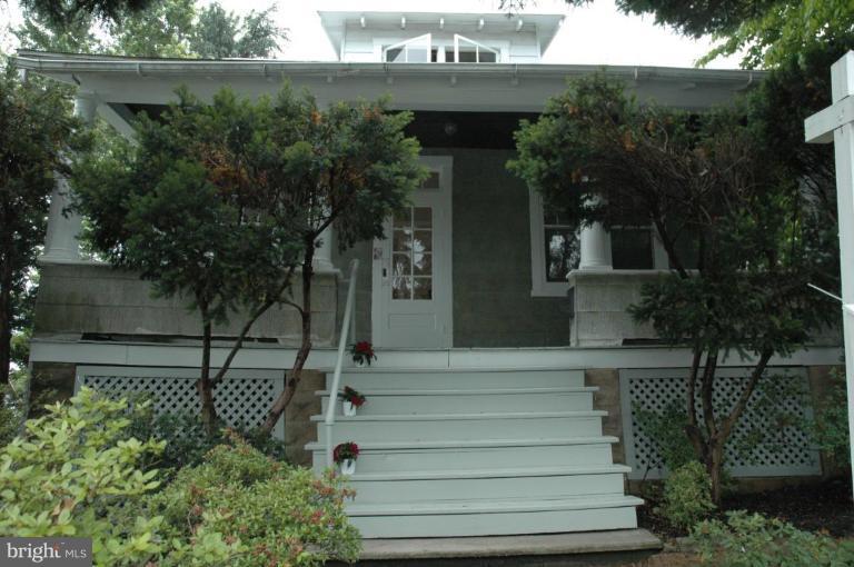 624 North Bend Road Baltimore, MD 21229 - Photo 1 of 22 a view of outdoor space and yard