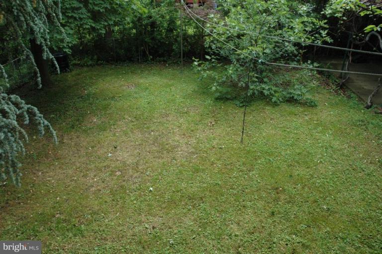 624 North Bend Road Baltimore, MD 21229 - Photo 20 of 22 a view of a garden