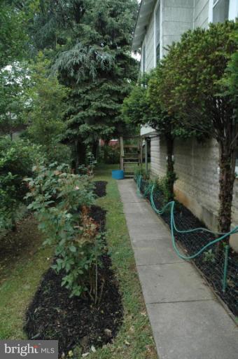 624 North Bend Road Baltimore, MD 21229 - Photo 22 of 22 a backyard of a house with lots of green space