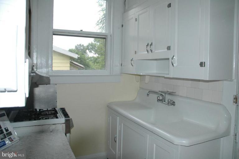624 North Bend Road Baltimore, MD 21229 - Photo 5 of 22 a bathroom with a sink and a window